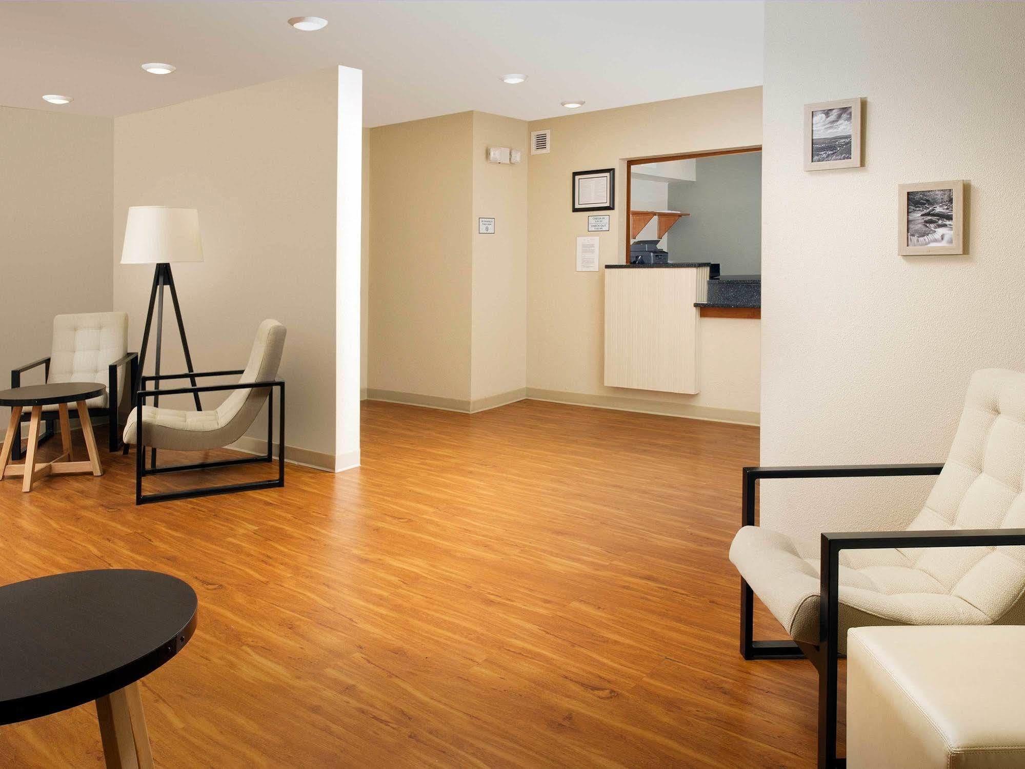 Woodspring Suites Akron Portage Lakes Exteriör bild