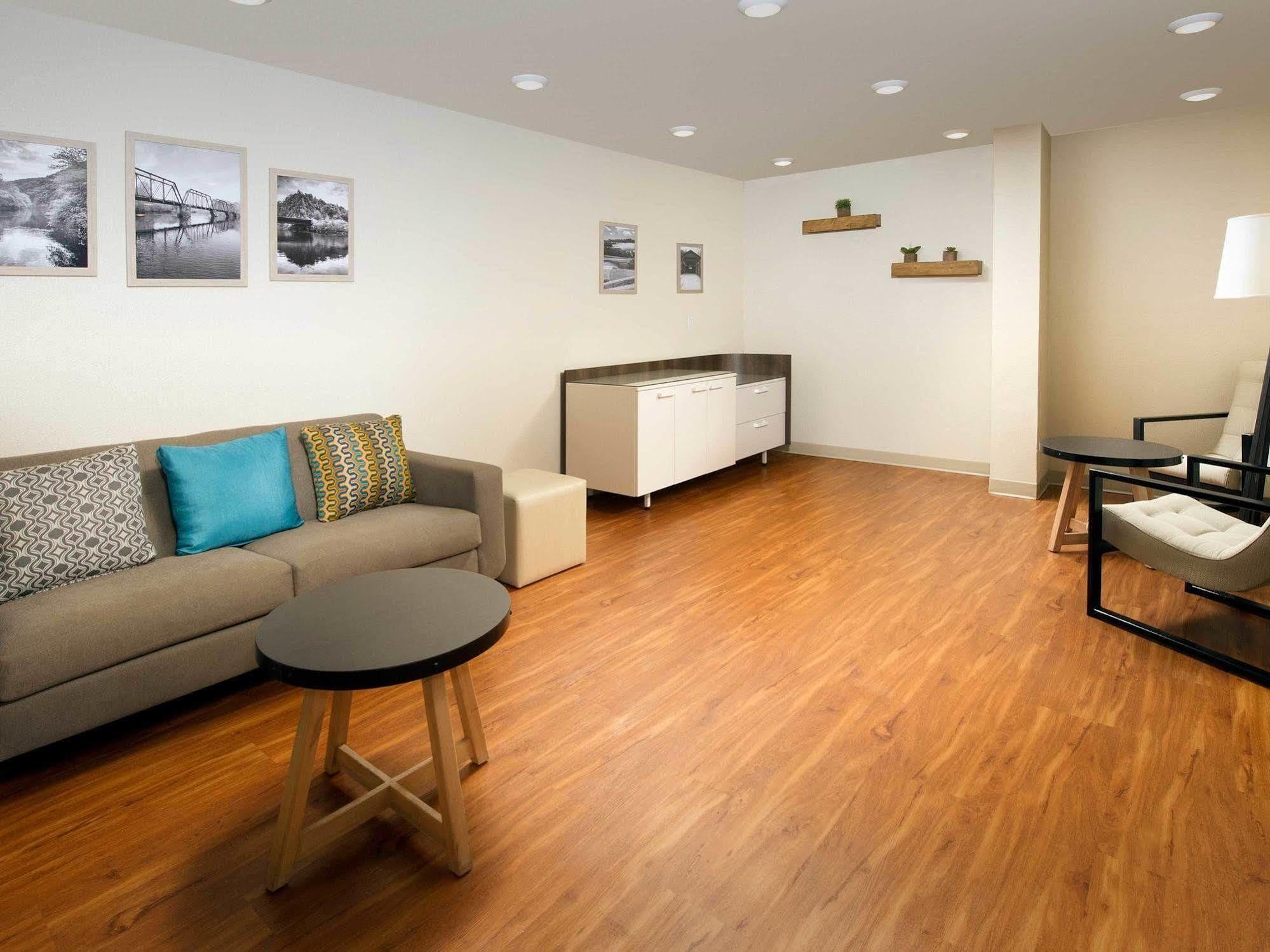 Woodspring Suites Akron Portage Lakes Exteriör bild