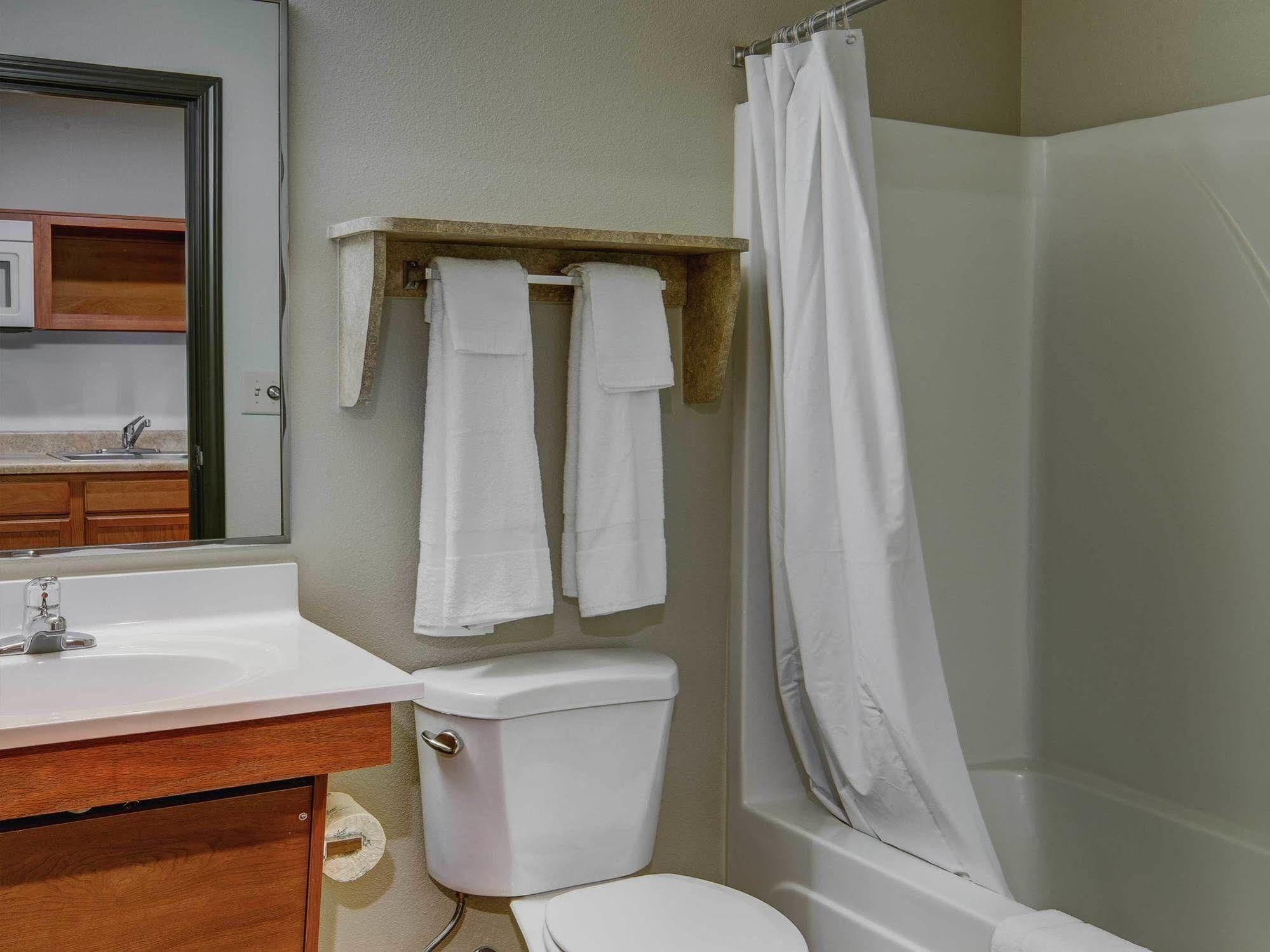 Woodspring Suites Akron Portage Lakes Exteriör bild
